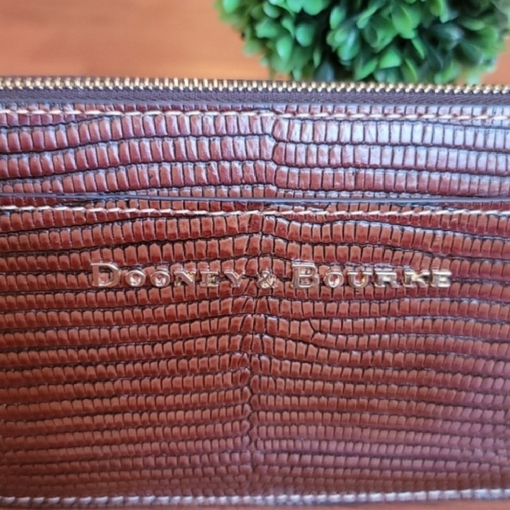 DOONEY & BOURKE Gingy Embossed Chestnut Brown Leather Crossbody Bag - Picture 10 of 12